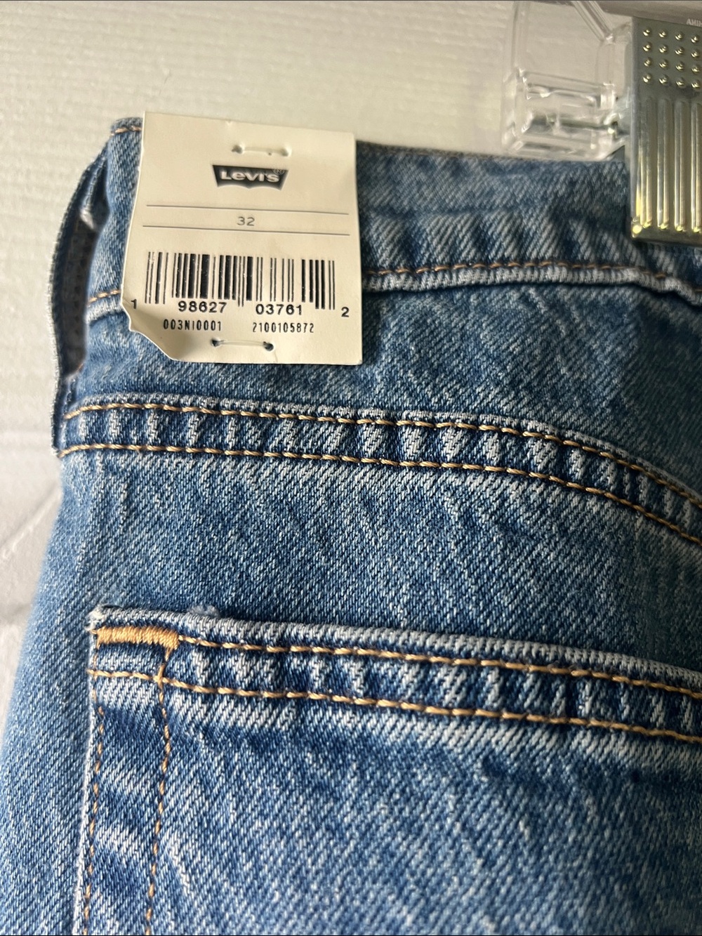 Levi's Medium Blue Cropped Women's Jeans - Classic Five-Pocket Style - Picture 3 of 4